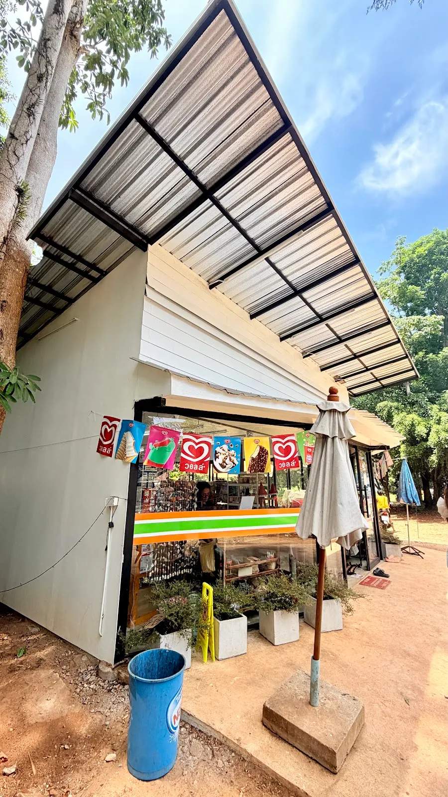 Koh mak square local mart — photo 1