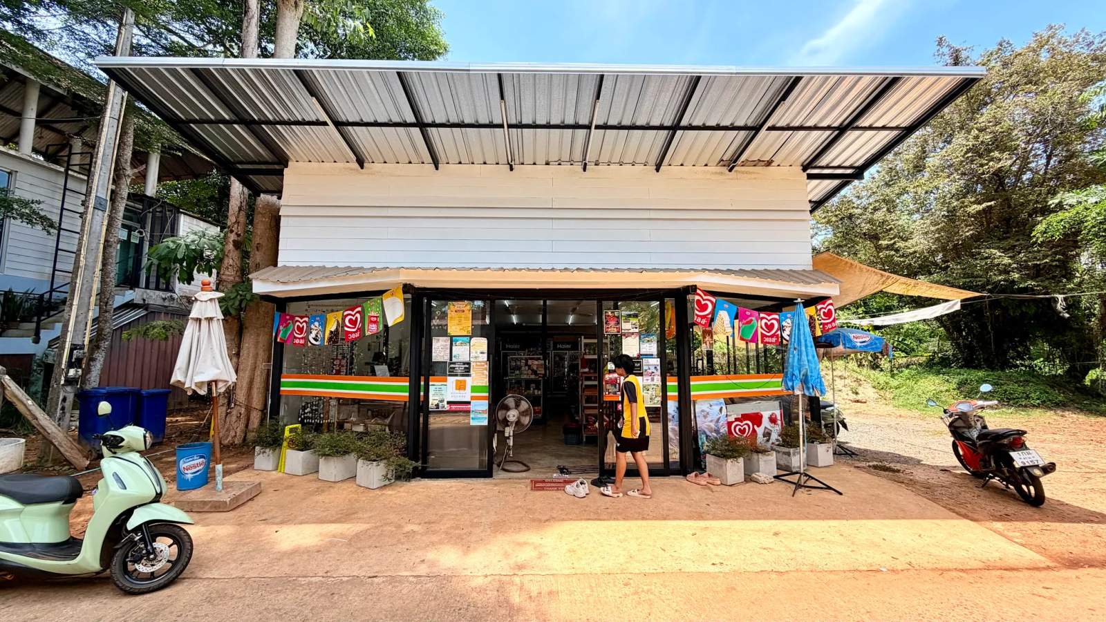 Koh mak square local mart — photo 5