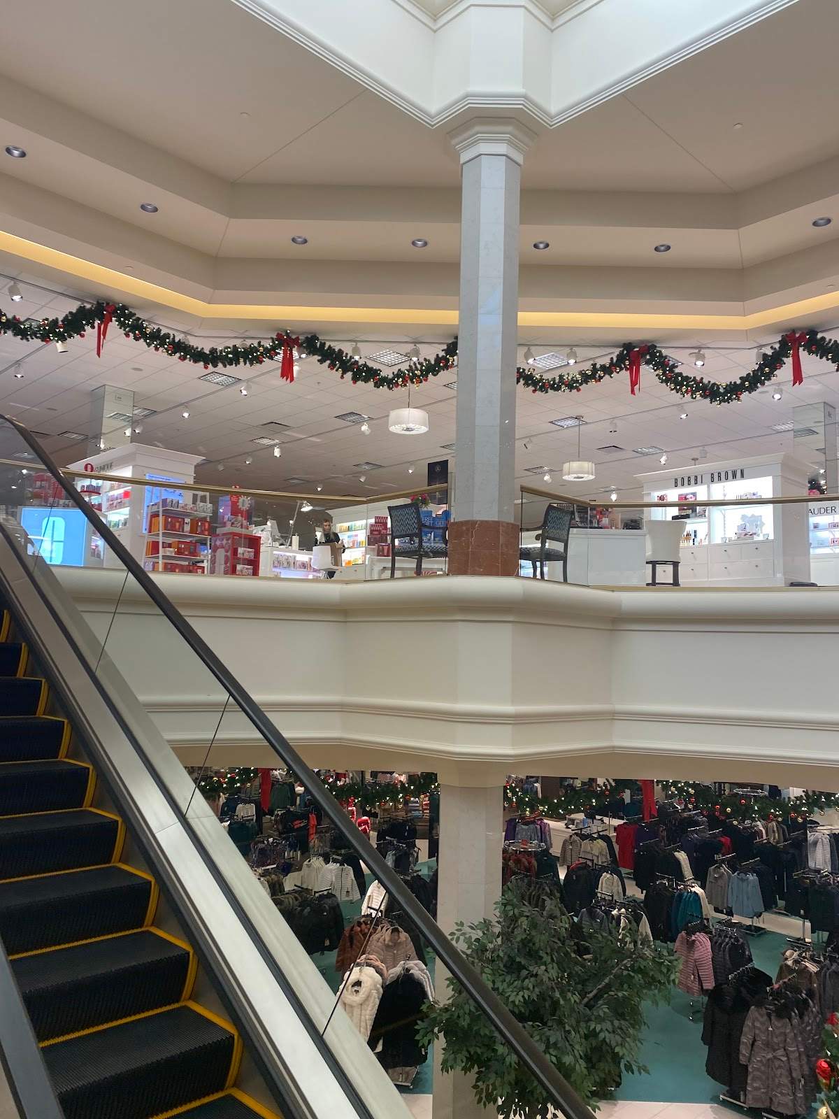 Von Maur — photo 2