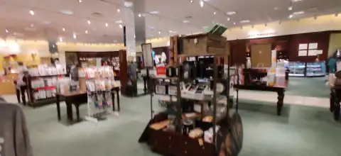 Von Maur — photo 3