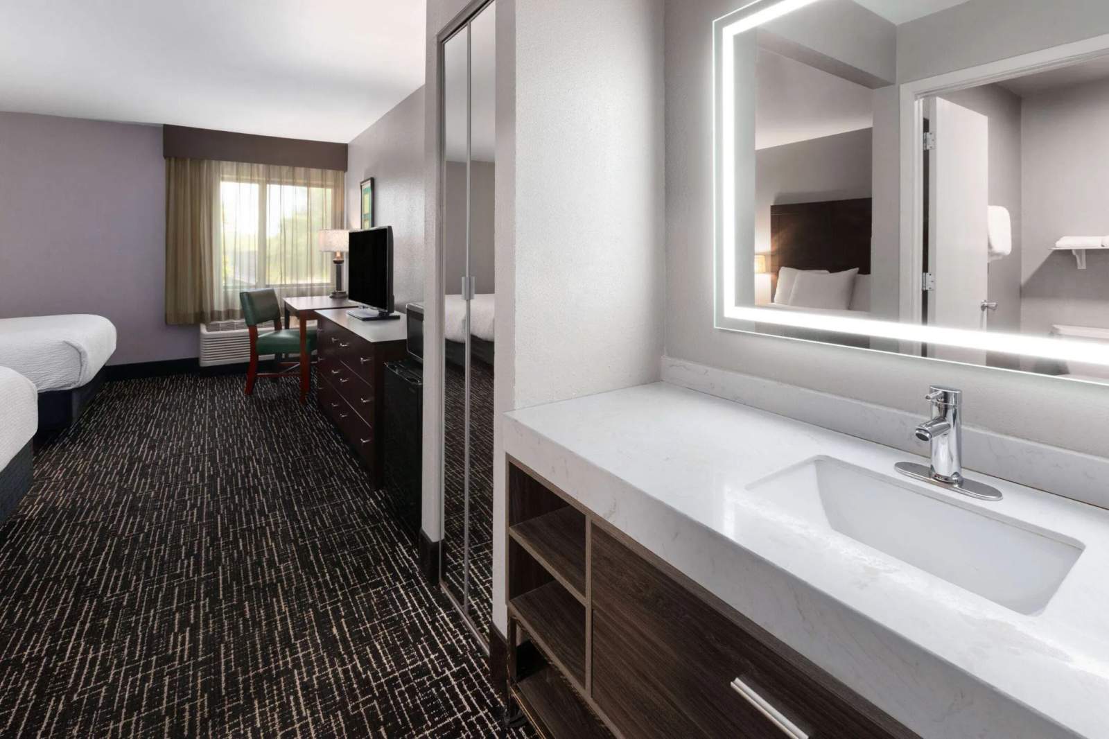 La Quinta Inn by Wyndham Sheboygan — photo 3