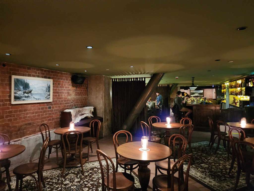 Dee's Place