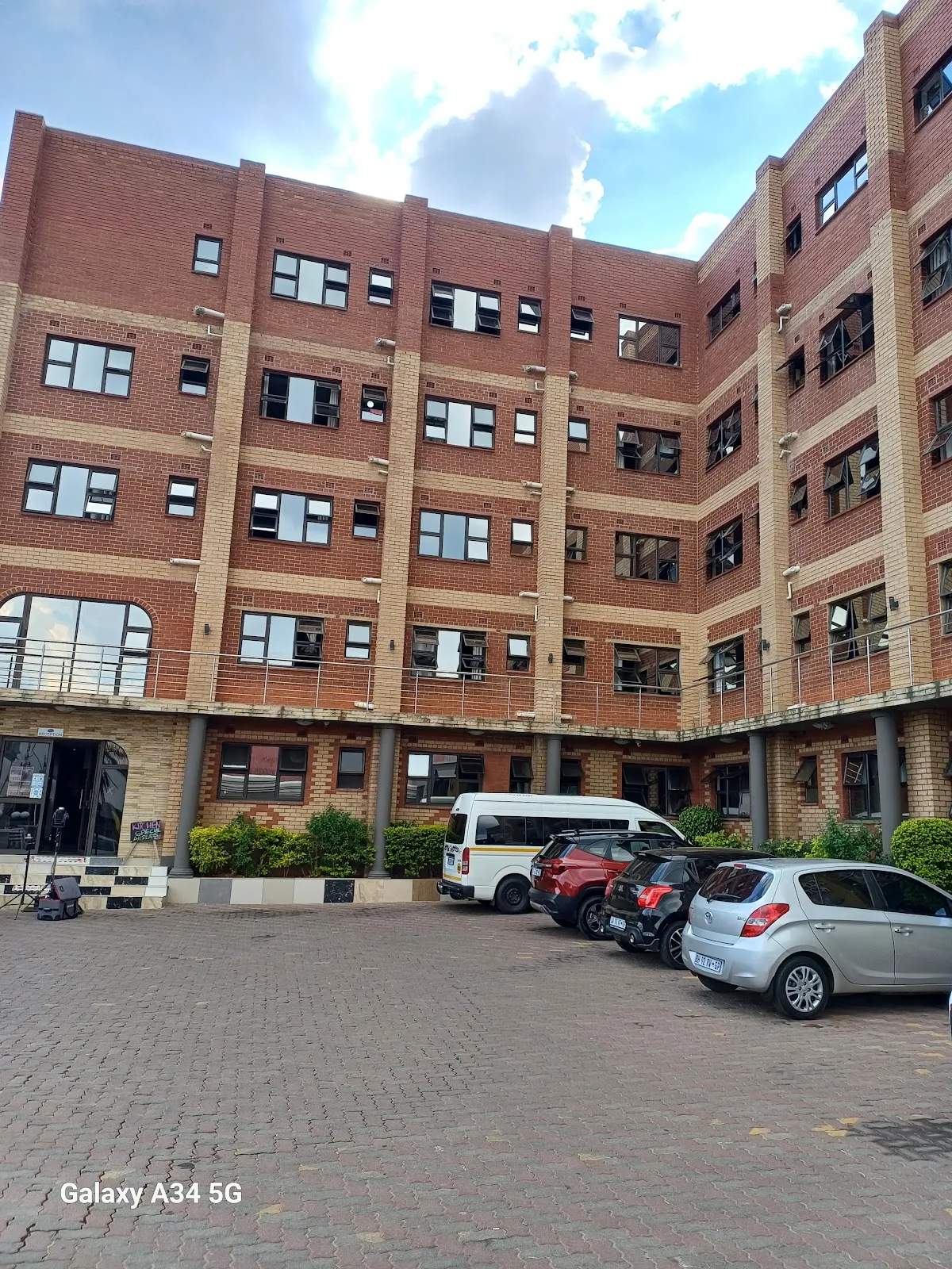Yeoville Hotel — photo 1