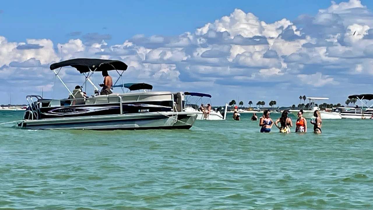 Island Breeze Pontoon Rentals — photo 2