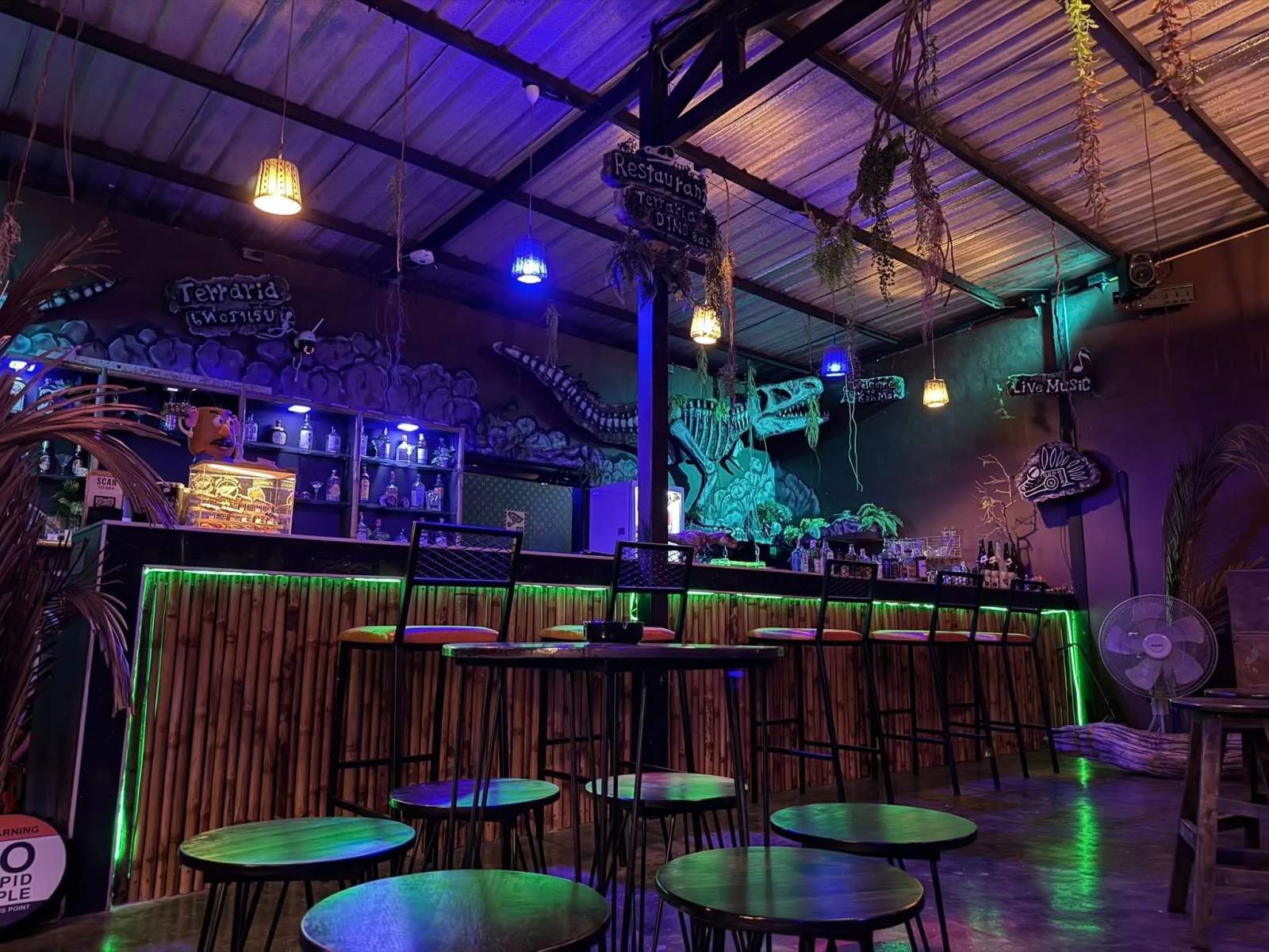 Terraria Bar Koh Mak – Pool Table & Live Music — photo 1