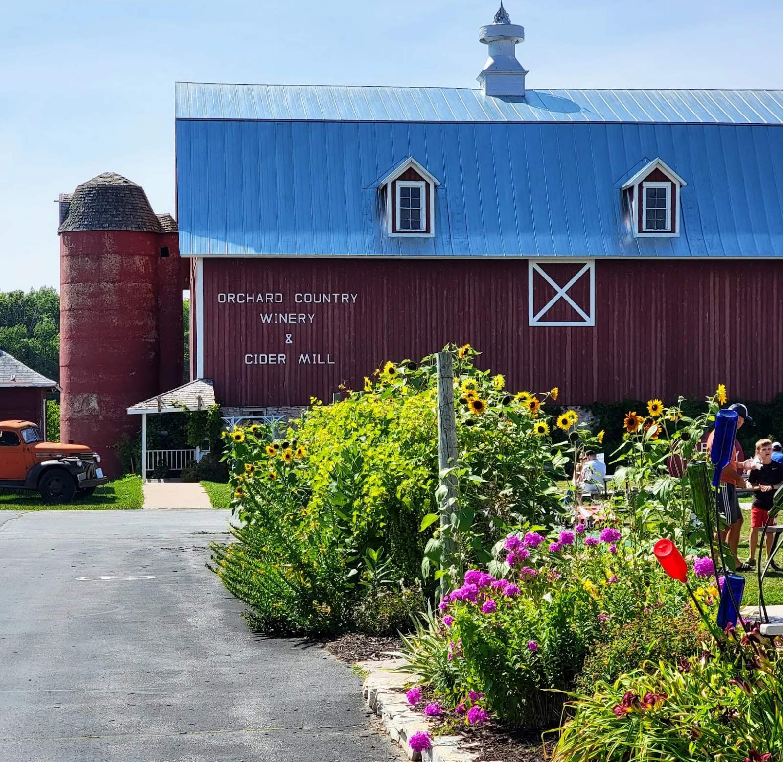 Lautenbach's Market, Winery & Cider Co — photo 2