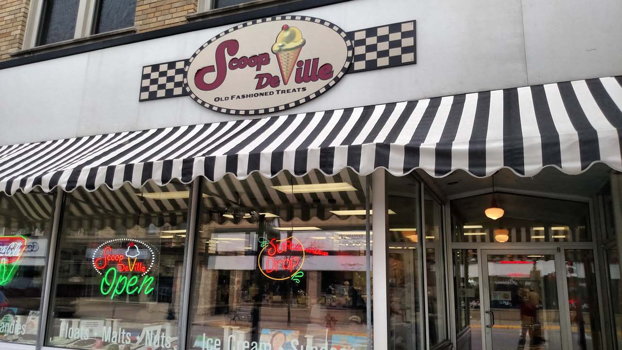 Scoop De Ville Ice Cream Shop — photo 1