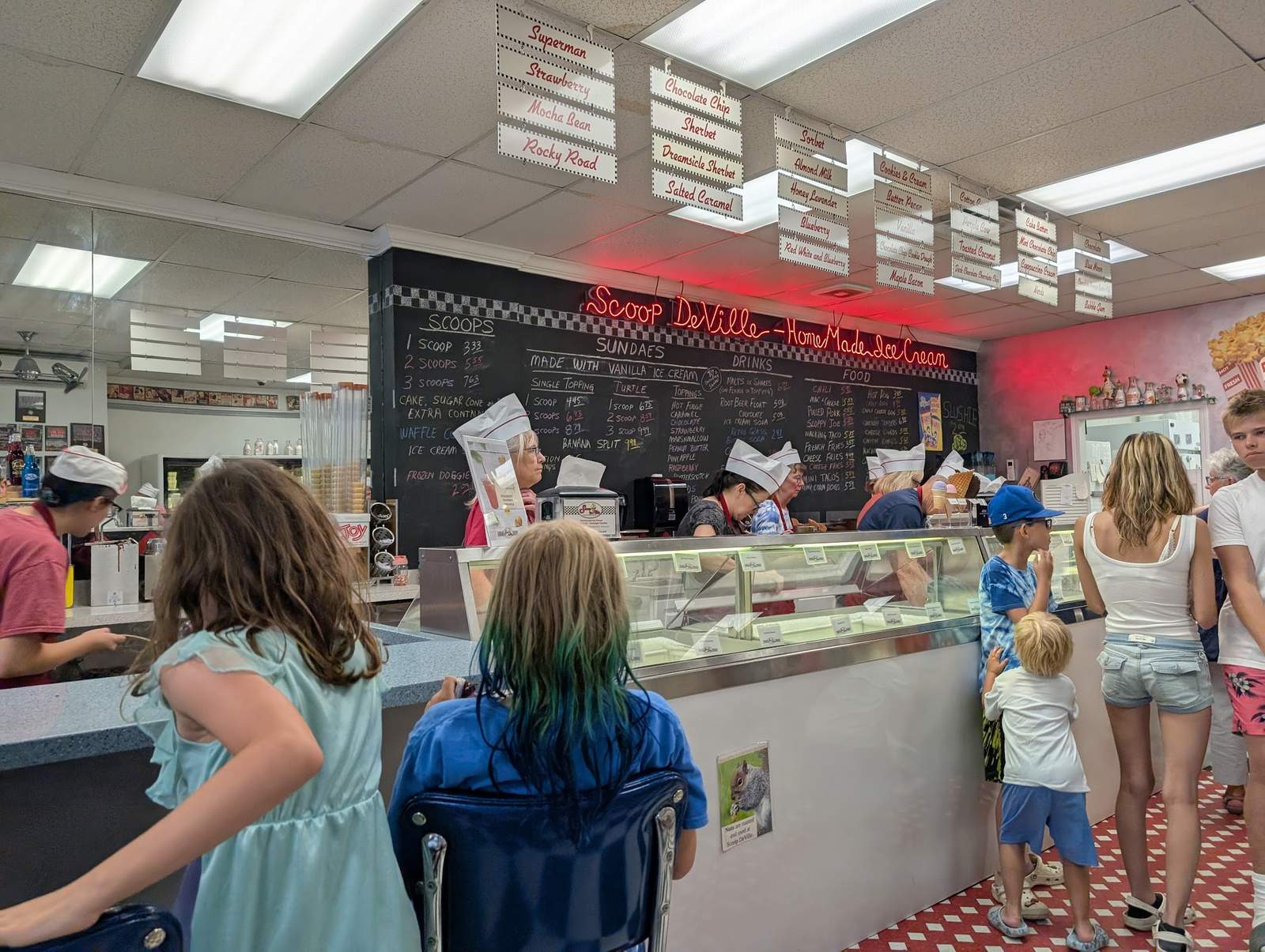 Scoop De Ville Ice Cream Shop — photo 3