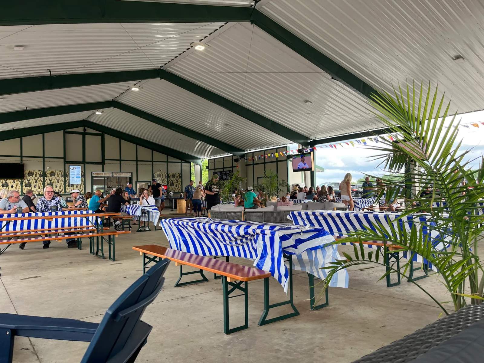 Hansen Park Beer Garden — photo 1