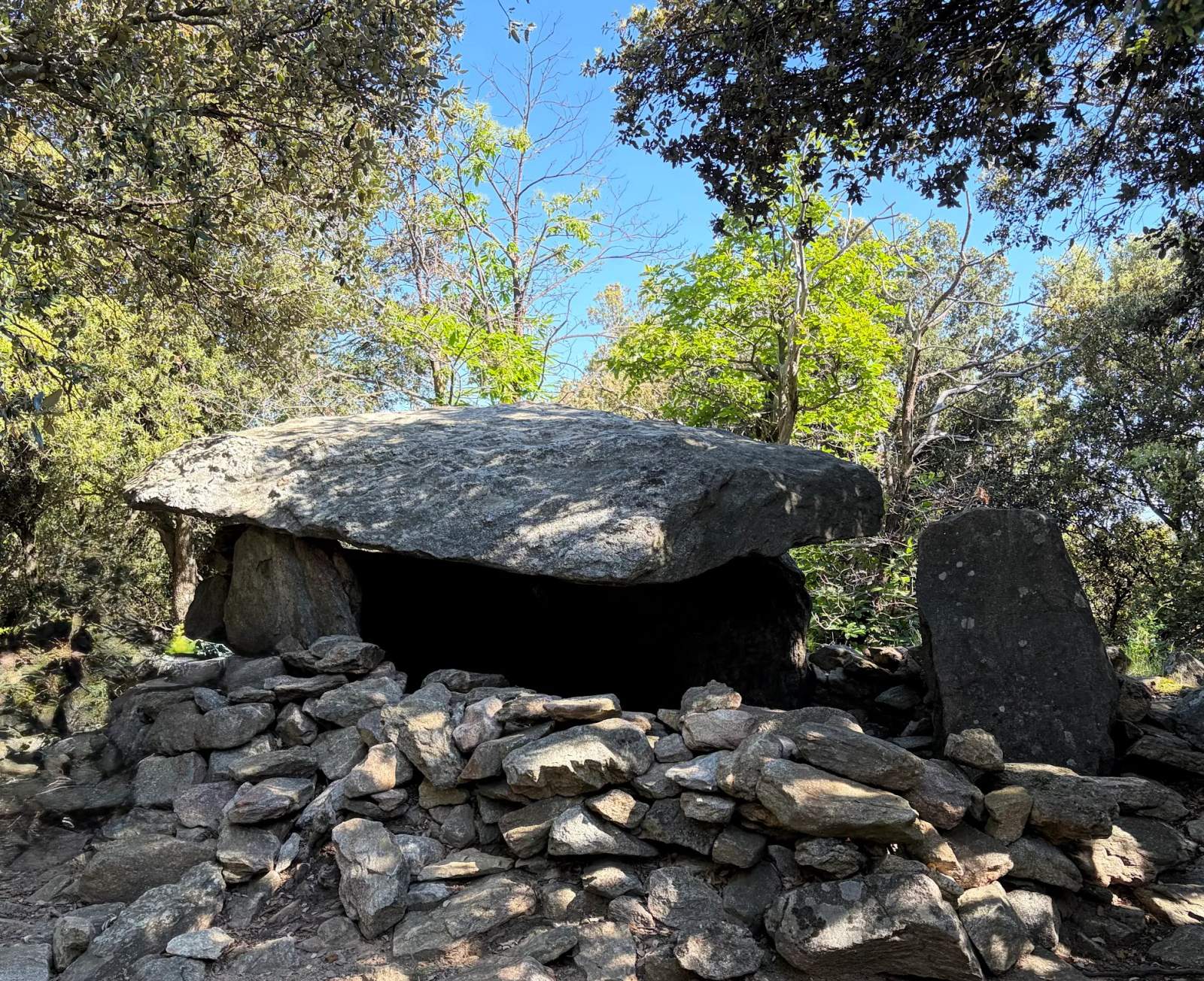 DOLMEN La Balma de Moro — photo 1