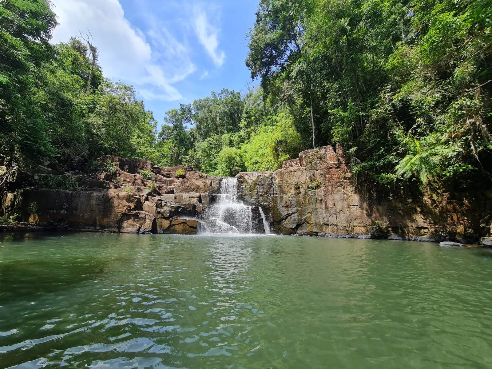 Khlong Yai Kee Waterfall — photo 1