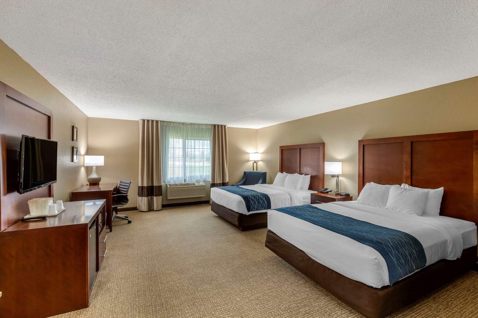 Comfort Inn & Suites Jackson - West Bend — photo 2