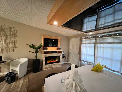 Sybaris Pool Suites Mequon — photo 2