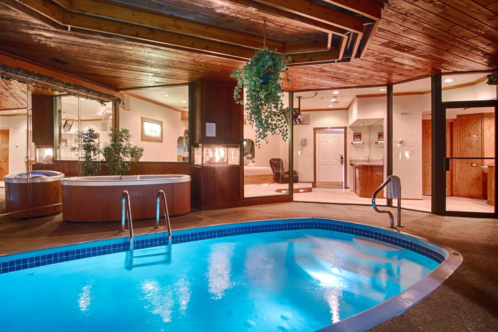 Sybaris Pool Suites Mequon — photo 9