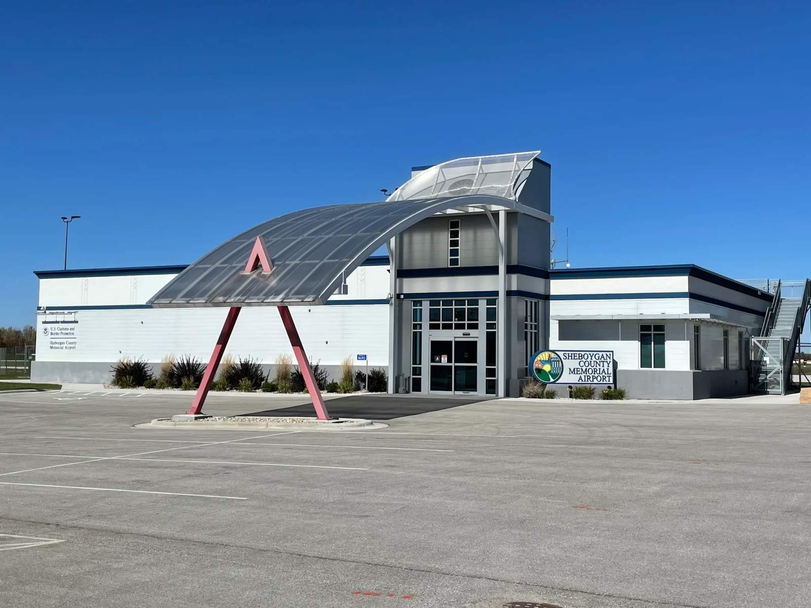 Sheboygan County Memorial International Airport — photo 3