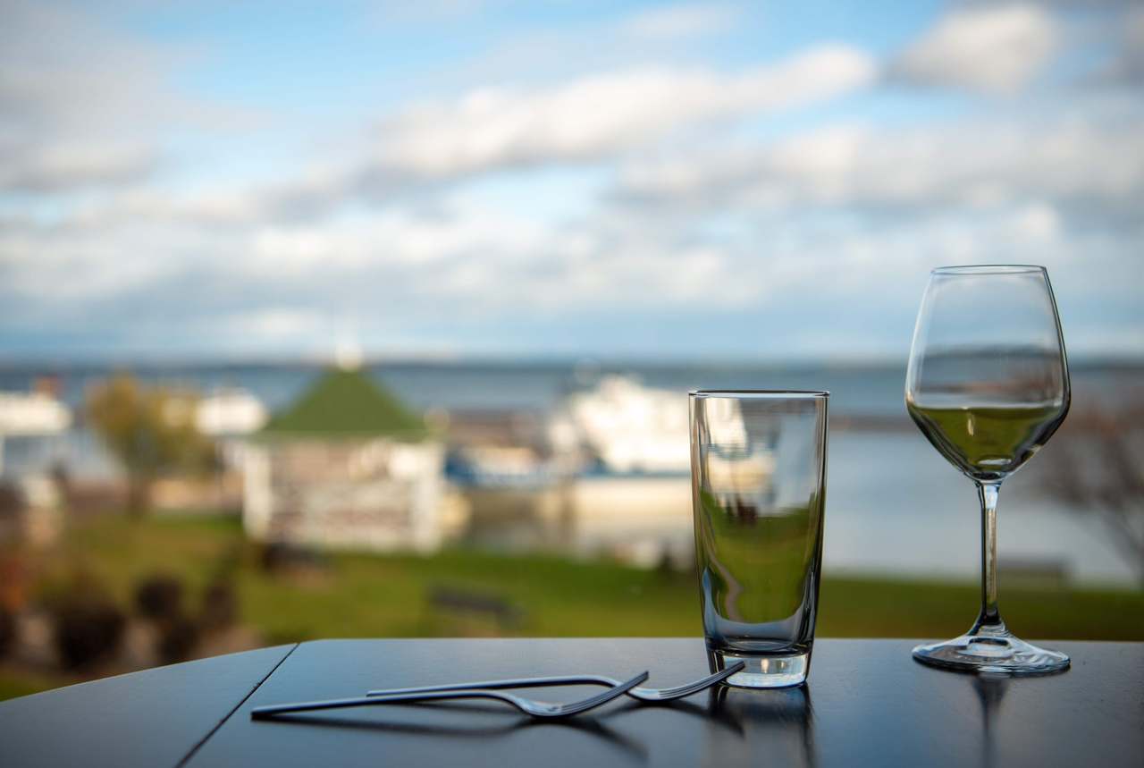 Lakeside Dining Room at The Bayfield Inn — photo 2