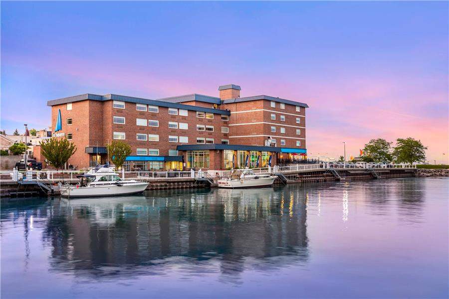 The Harborview on Lake Michigan, an Ascend Collection Hotel — photo 1