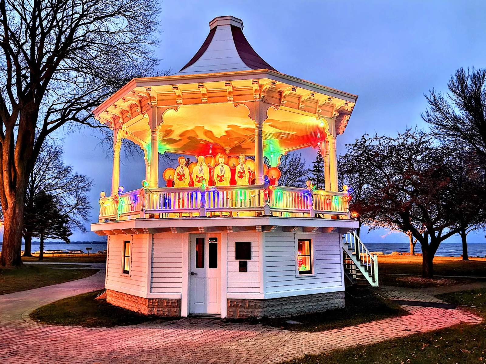 Lakeside Park Lighthouse — photo 1