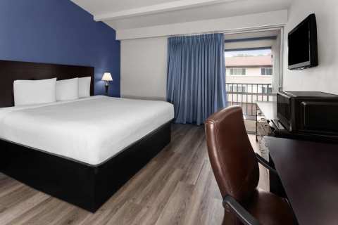 Travelodge by Wyndham Milwaukee — photo 2