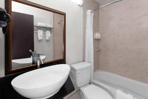 Travelodge by Wyndham Milwaukee — photo 3