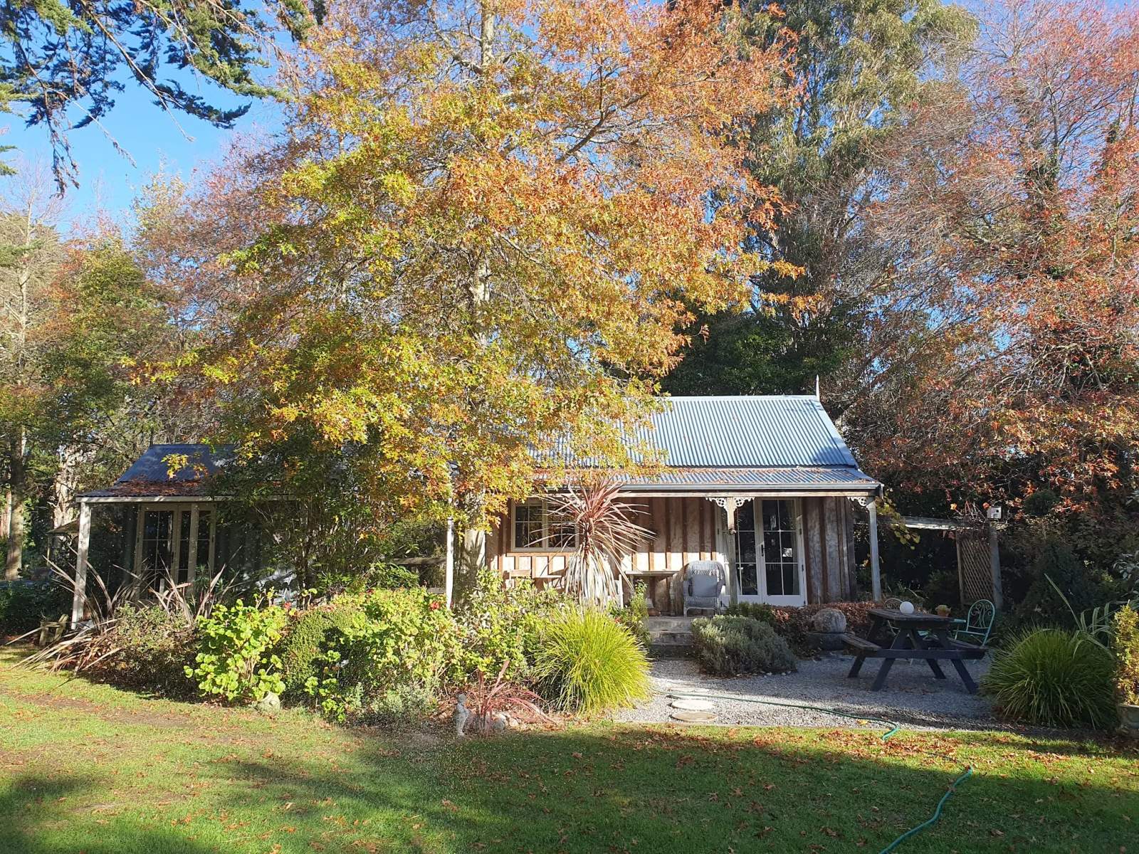 Bumblebee Cottage — photo 3