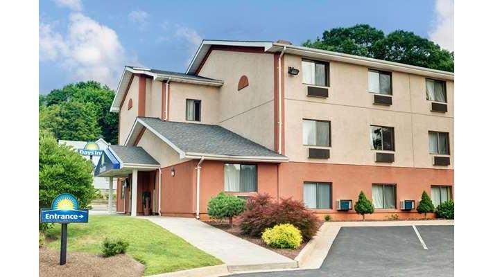 Days Inn by Wyndham Torrington — photo 1