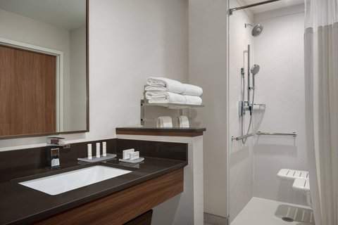 Fairfield by Marriott Inn & Suites Milwaukee West — photo 3