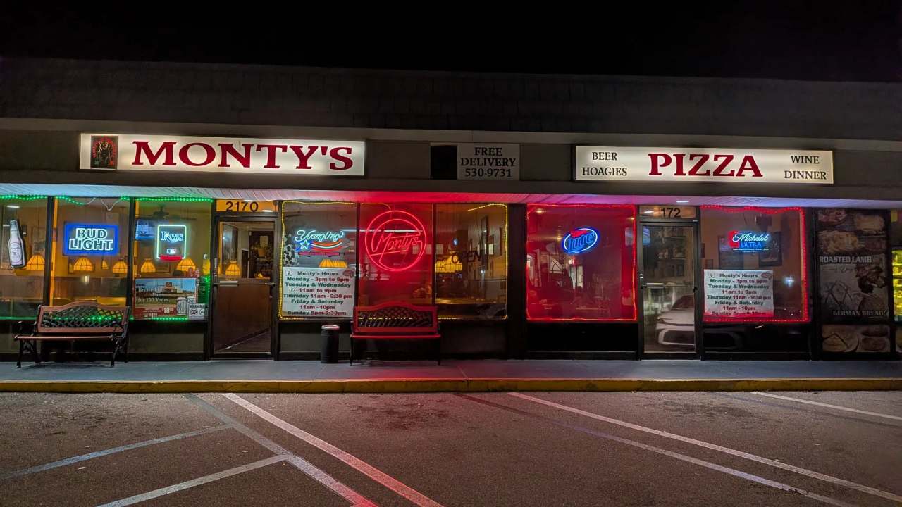 Monty's Pizzeria — photo 1