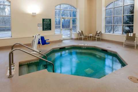 La Quinta Inn & Suites by Wyndham Milwaukee SW New Berlin — photo 3