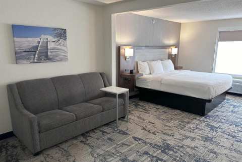 La Quinta Inn & Suites by Wyndham Milwaukee SW New Berlin — photo 2