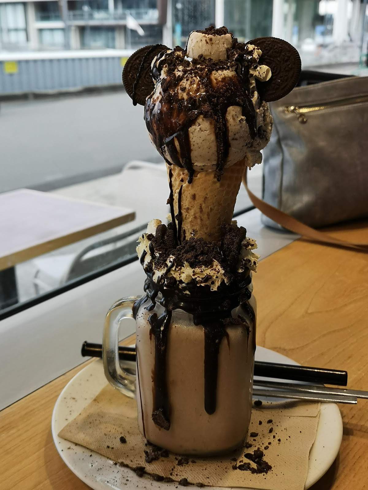 The Enormous Crocodile & Shake Bar — photo 2