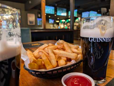 Lynott's Irish Pub — photo 3