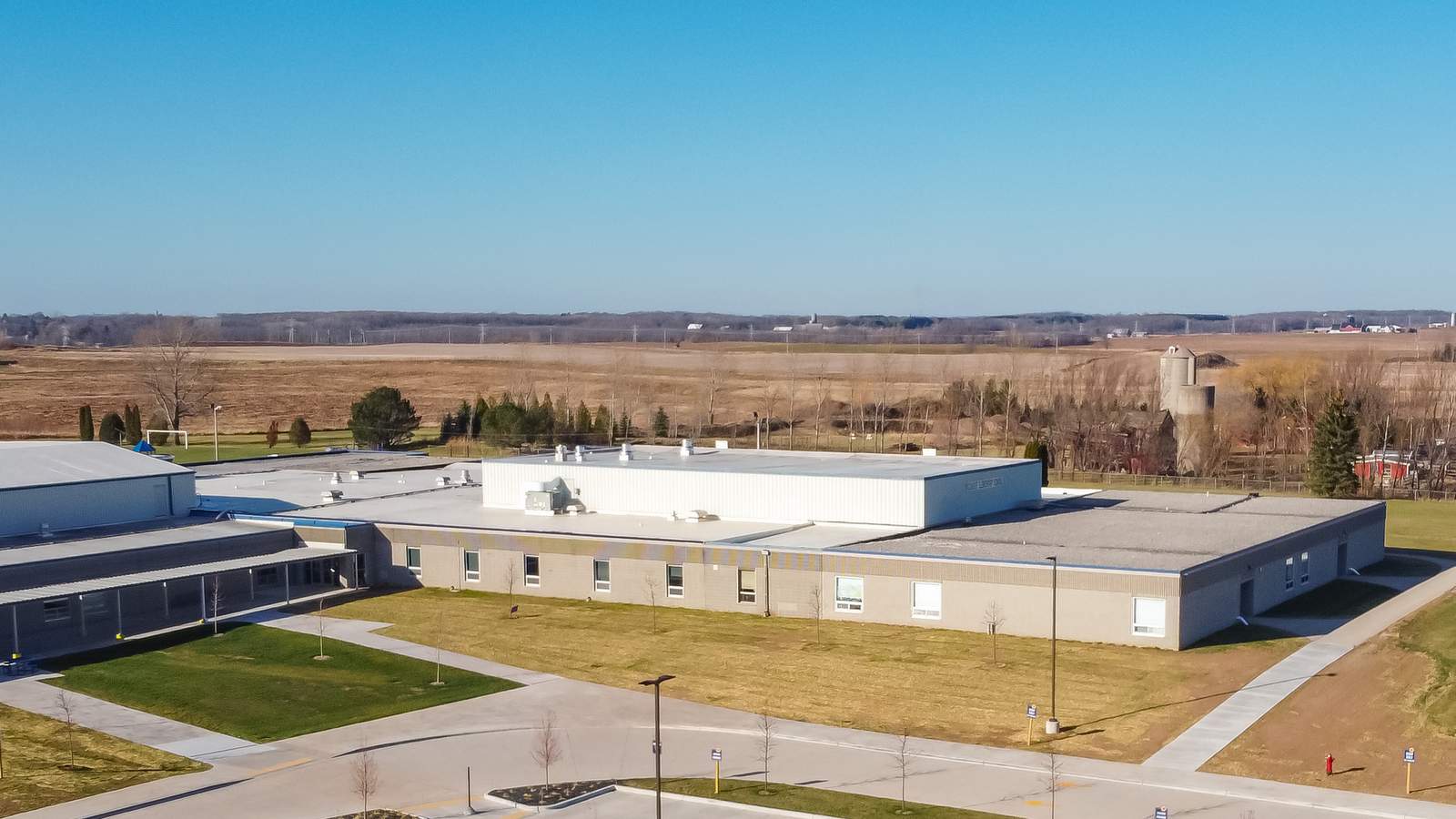 Ozaukee Elementary School — photo 1