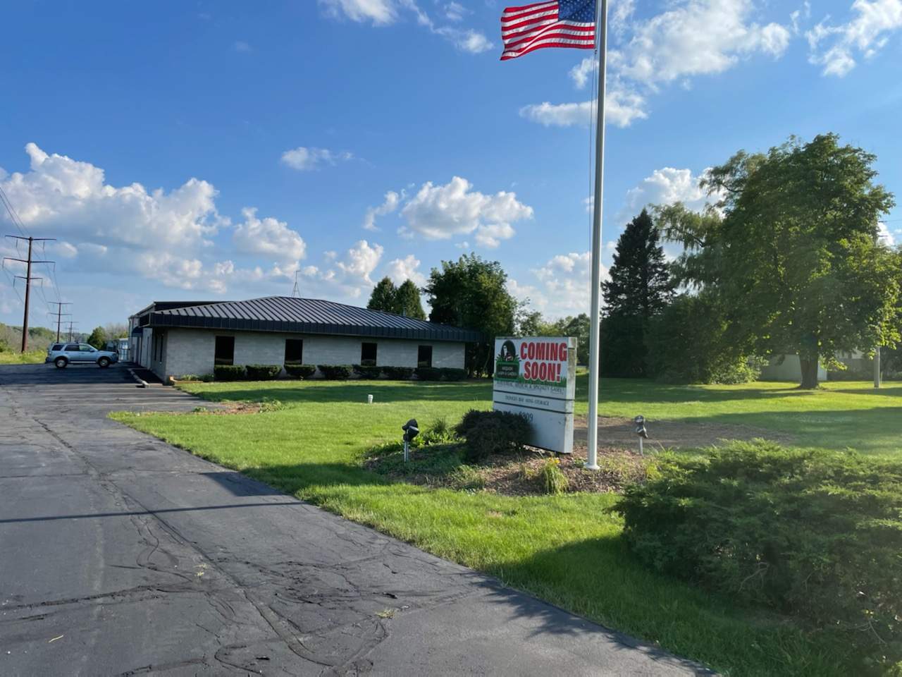 Mequon Lawn & Garden — photo 1