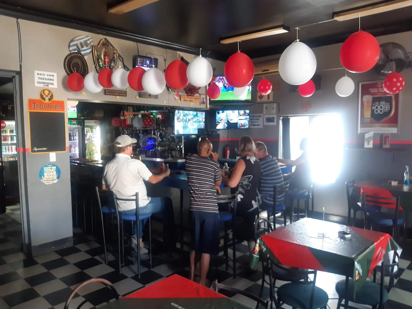 Friends Pub — photo 4
