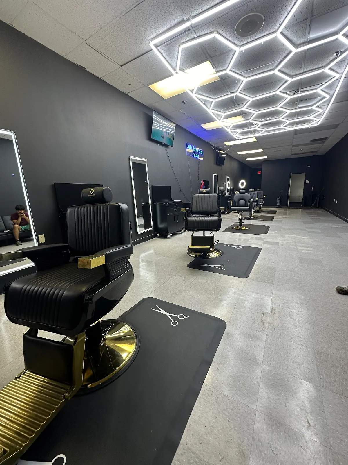 Mendoza Latin barber’s shop — photo 1