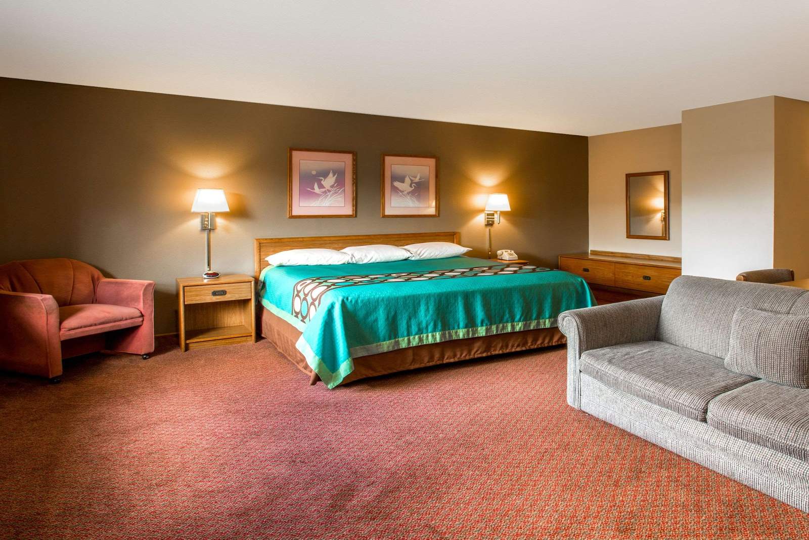 Super 8 by Wyndham Hartford WI — photo 2