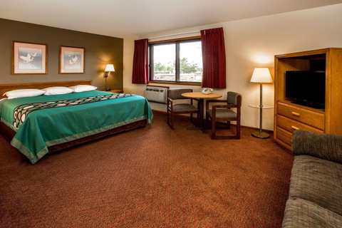Super 8 by Wyndham Hartford WI — photo 4