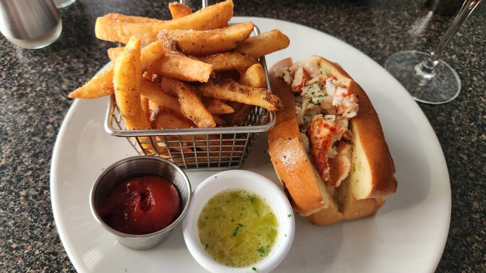 Meet Me Here | Restaurant and Bar — photo 2