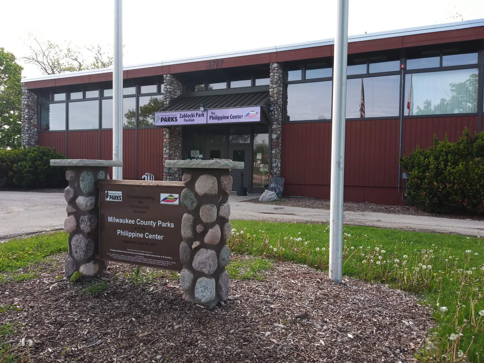 Zablocki Park Pavilion — photo 2