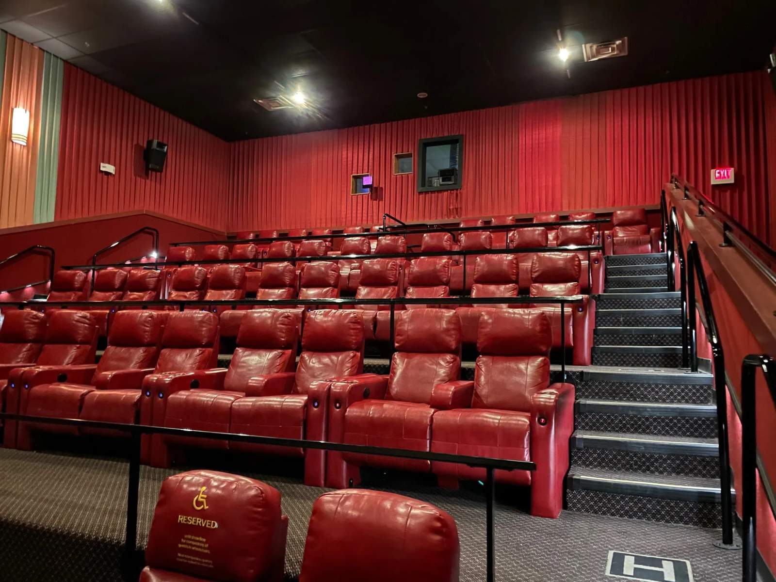 Marcus Cedar Creek Cinema — photo 1