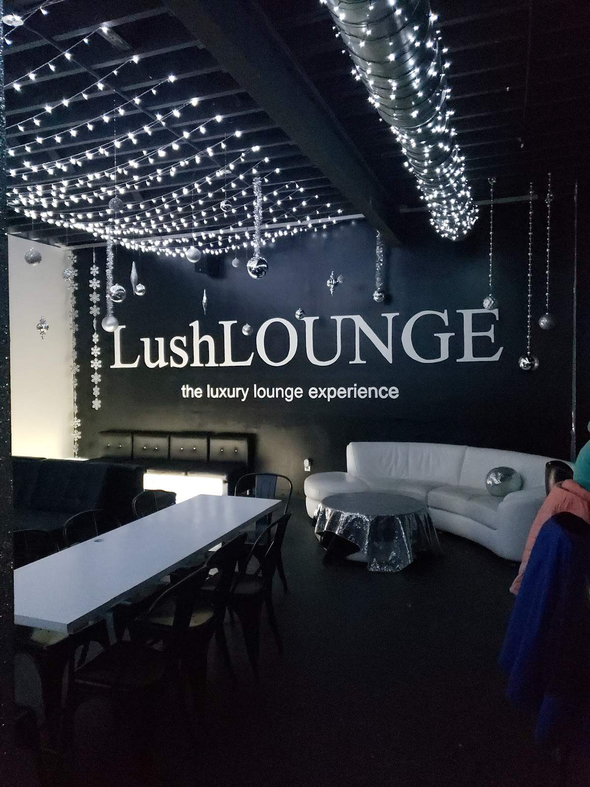 LushLOUNGE — photo 2