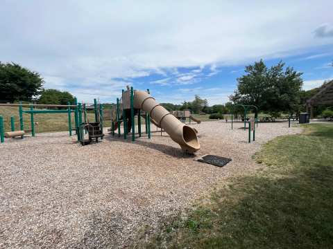 Meadowview Park Playground — photo 2