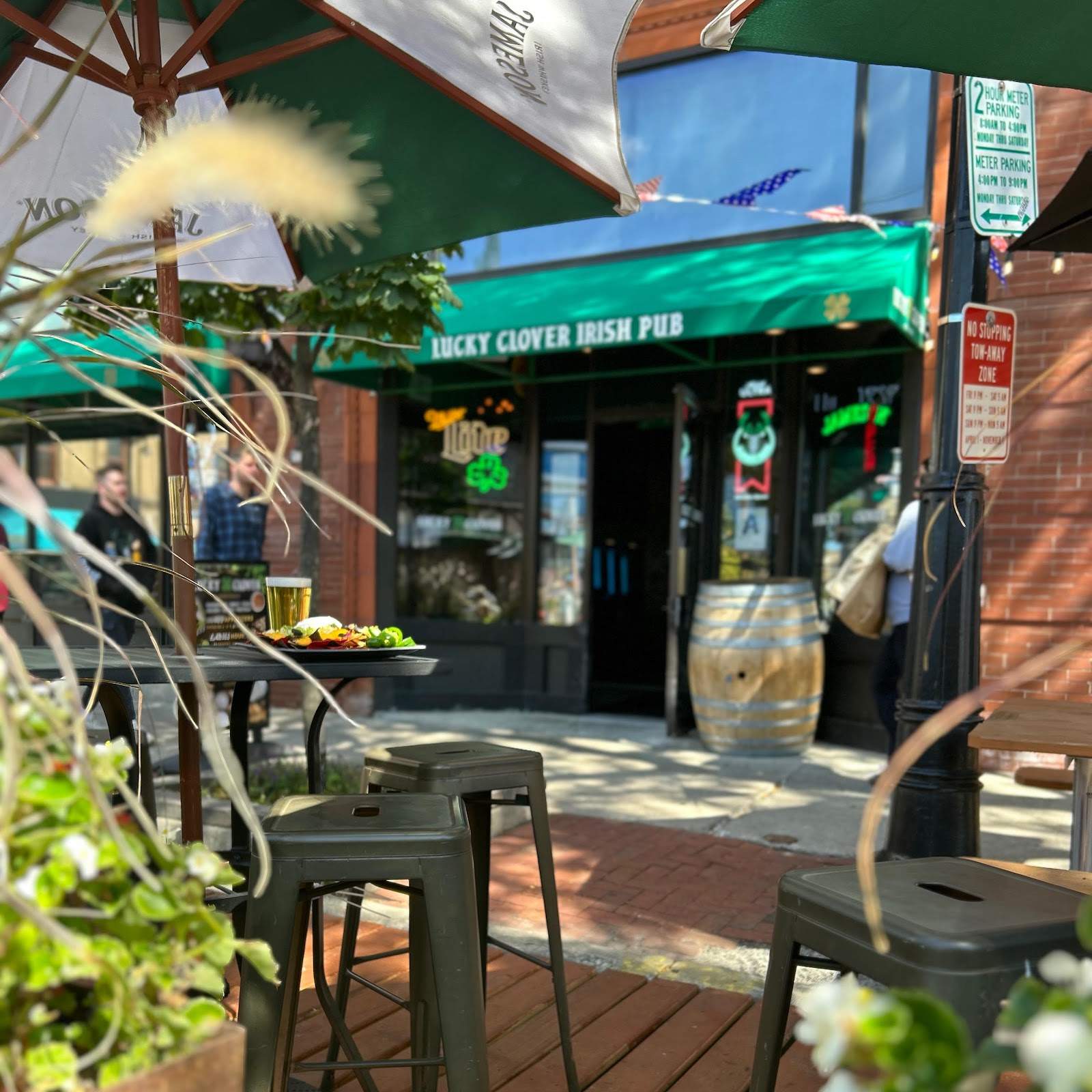 Lucky Clover Irish Pub — photo 1