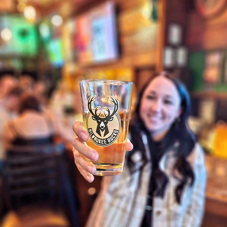 Lucky Clover Irish Pub — photo 2
