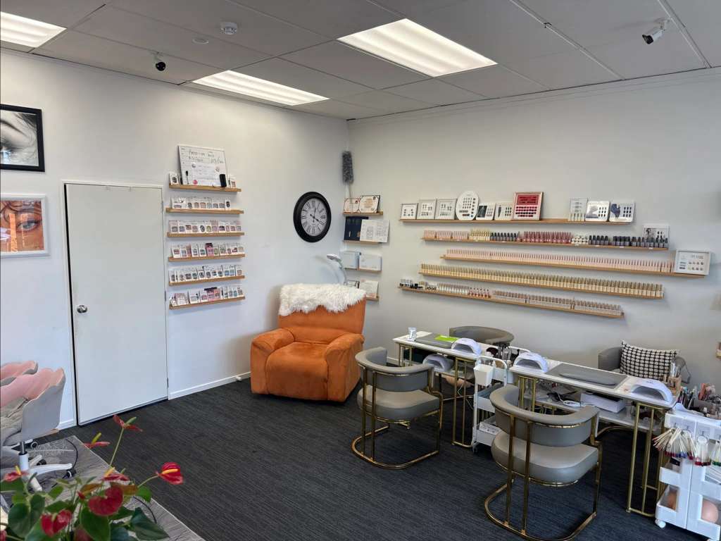 Comfort Zone Massage，nails,eyelashes,Facial,Head spa