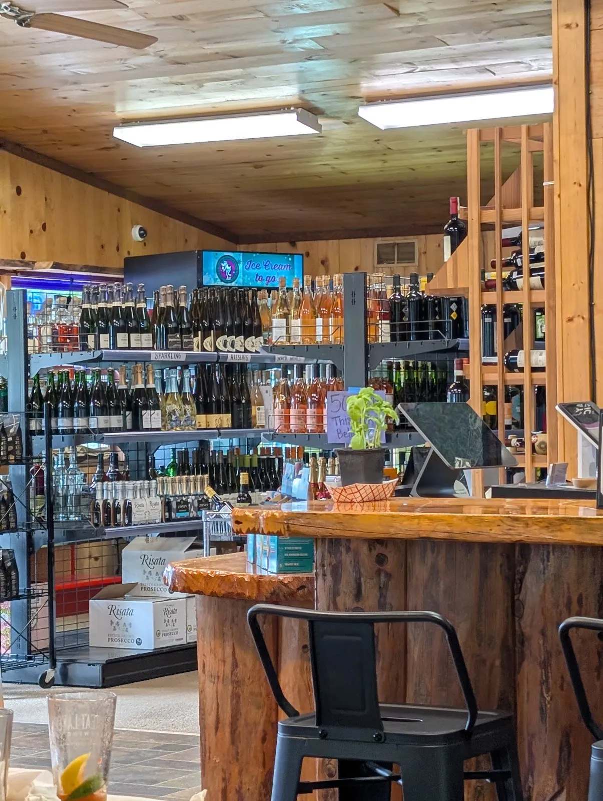 Forest Lake Cafe & Wine Cellar — photo 3