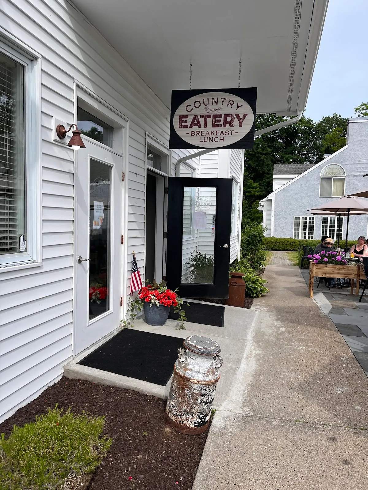 Country eatery — photo 1
