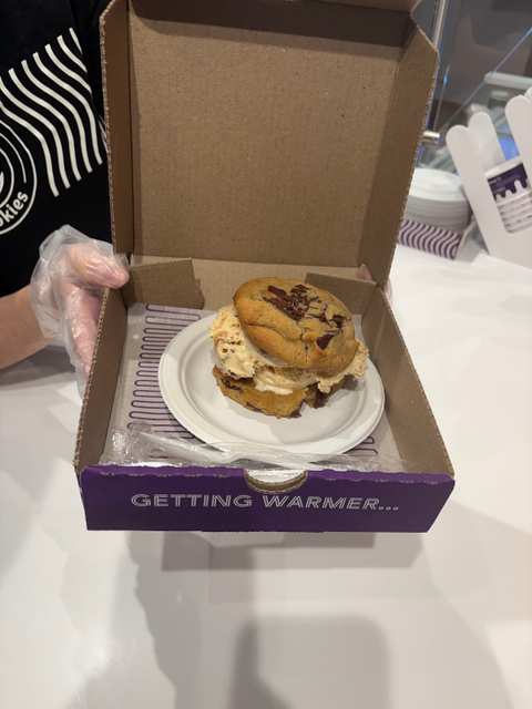 Insomnia Cookies — photo 3