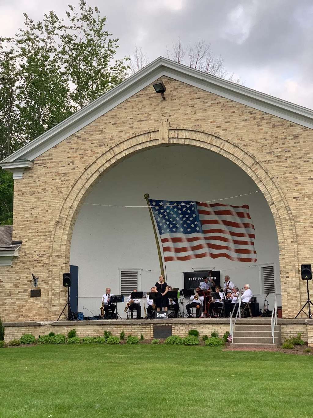 Veterans Memorial Park & Guenther Picnic Area